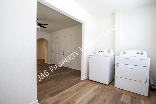 Foto del edificio - 2892 College St