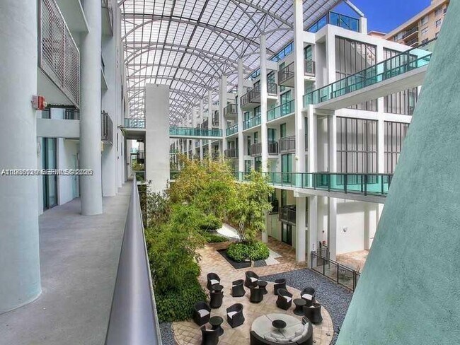 Foto del edificio - 6000 Collins Ave