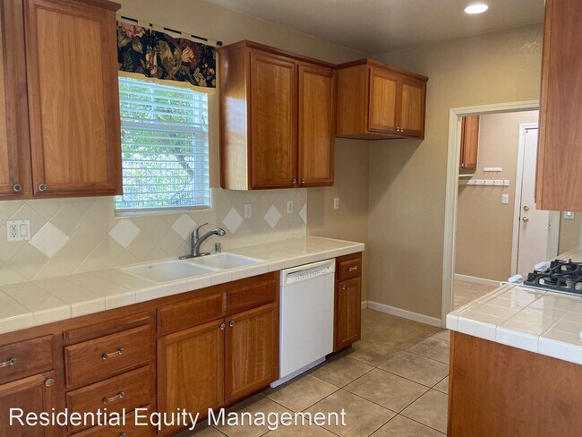 Foto del edificio - 3 br, 2.5 bath House - 588 Given Street