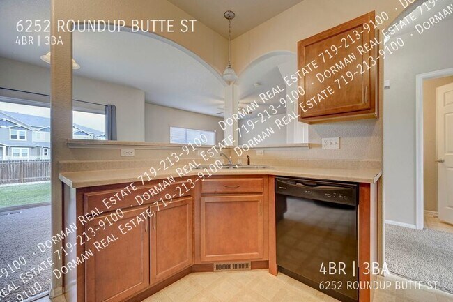 Building Photo - 4 Bedroom Single Family