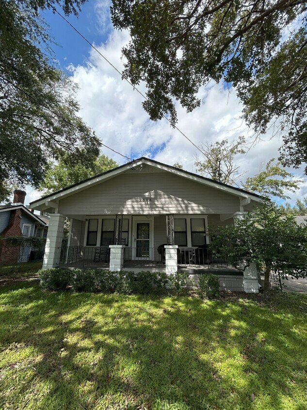 Foto principal - 2333 Gilmore St