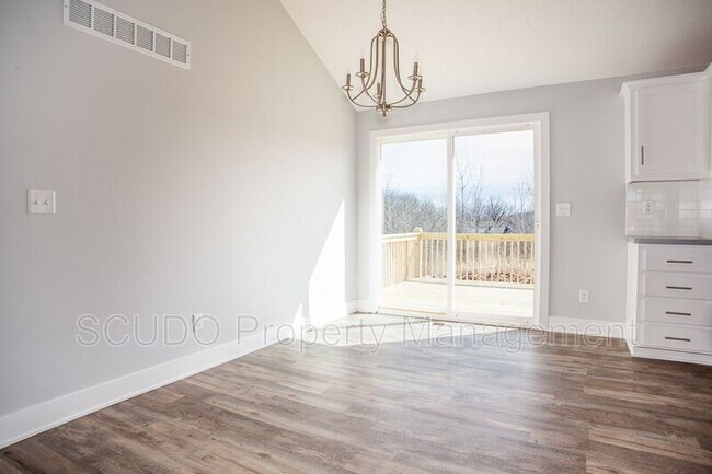 Foto del edificio - 19609 E 12th St Ct N