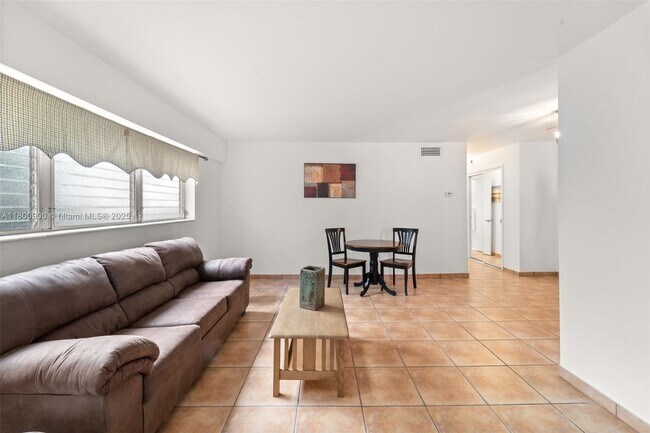 Foto del edificio - 1614 West Ave