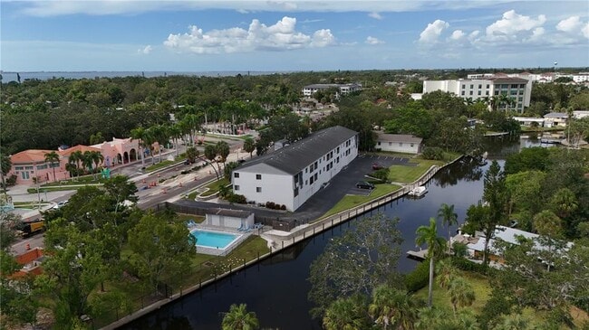 Building Photo - 2124 N Tamiami Trl