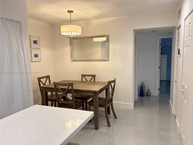Foto del edificio - 7945 SW 104th St