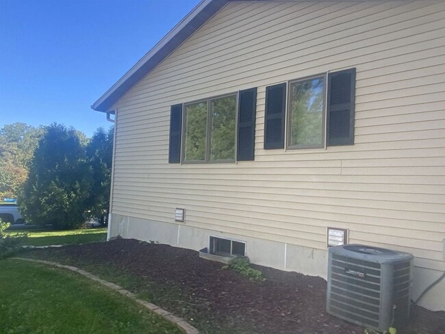 Building Photo - Bedroom For Rent in Desirable Neighborhood...