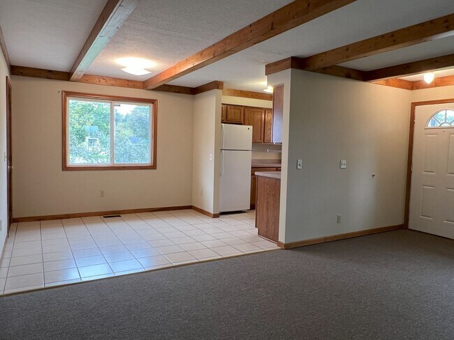 Building Photo - Turner Duplex