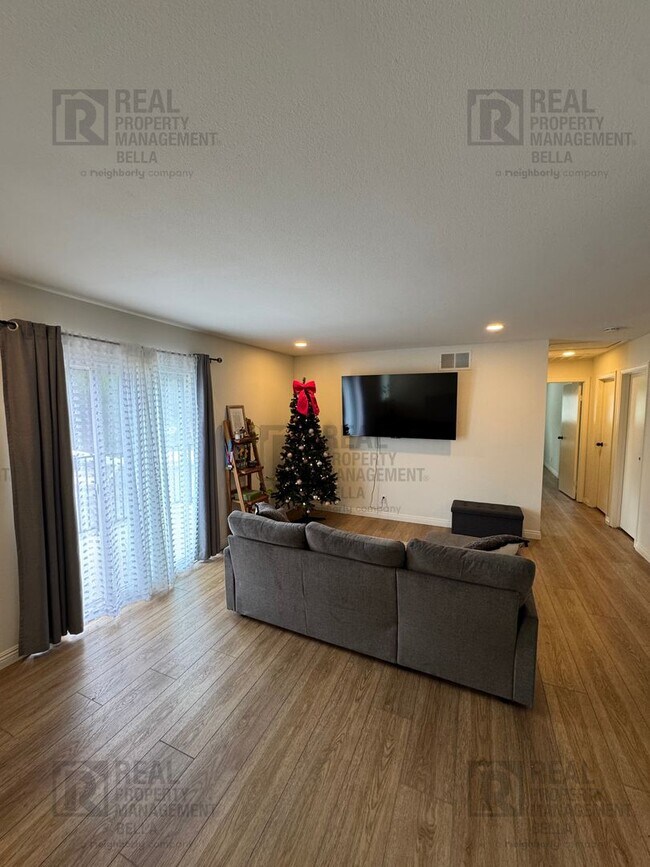 Foto del edificio - Charming 2-Bed, 2-Bath Condo in the Heart ...