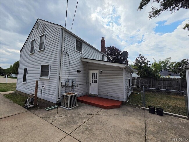 Building Photo - 1031 Arthur Ave