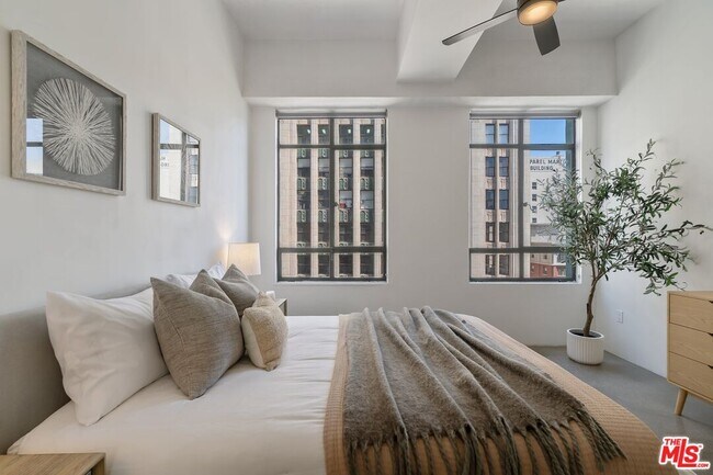 Building Photo - 849 S Broadway