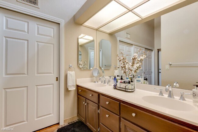 Building Photo - 1 br, 1 bath Condo - 3034 E Stella Ln