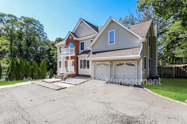 Building Photo - 2 Lucha Ct