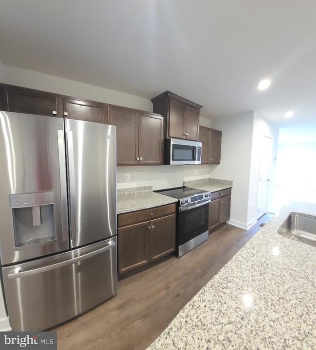 Building Photo - 8901 Blackthorne Pl
