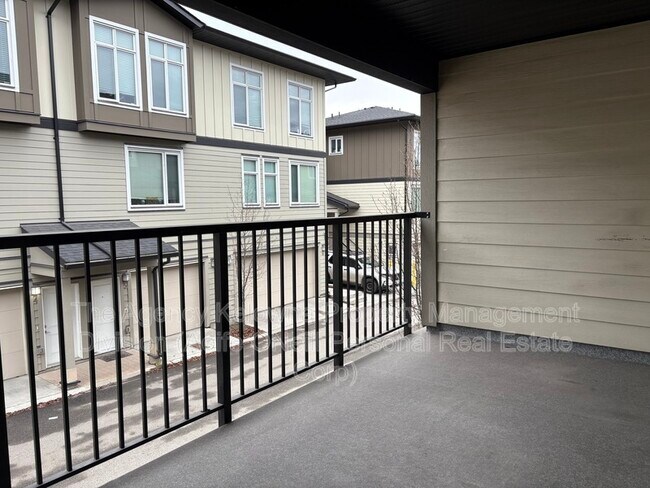 Photo du bâtiment - 1308 Rutland Rd N