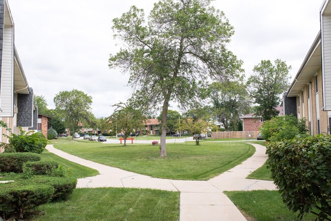 Building Photo - Spruce Court Apartment - Greenfield WI - Call 262-420-0390 to schedule a showing