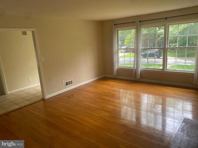 Foto del edificio - 7049 Wolftree Ln