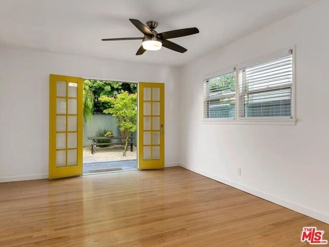 Foto del edificio - 906 Venezia Ave