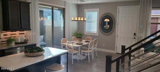 Foto del edificio - 5750 W Raymond St