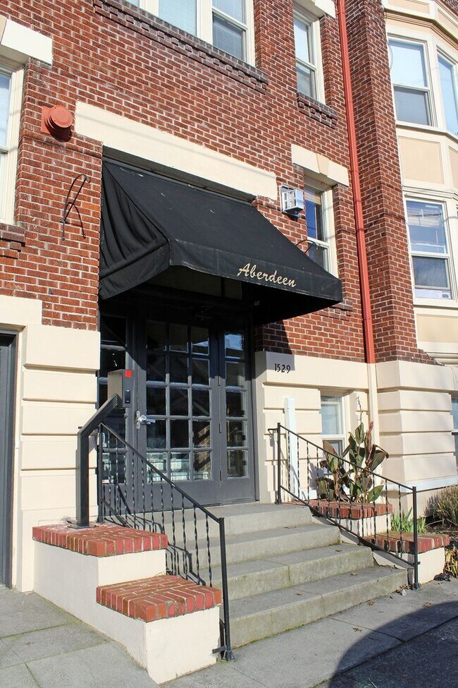 Foto del edificio - 1529 SE Hawthorne Blvd