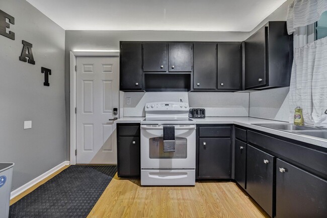 Building Photo - 7345 Penrose St