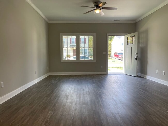 Building Photo - 3927 Newhall Dr NW