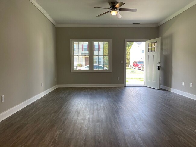Foto del edificio - 3927 Newhall Dr NW
