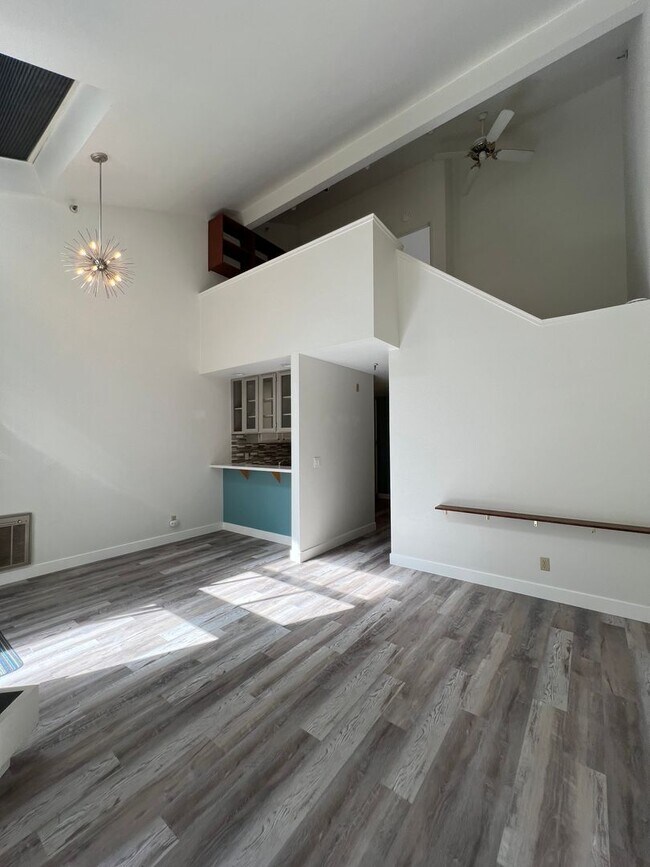 Building Photo - 969 Square foot Two bedroom, two bath cond...