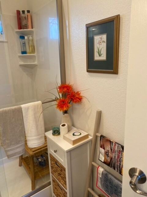 Baño con bañera/ducha - 1732 Pomona Dr