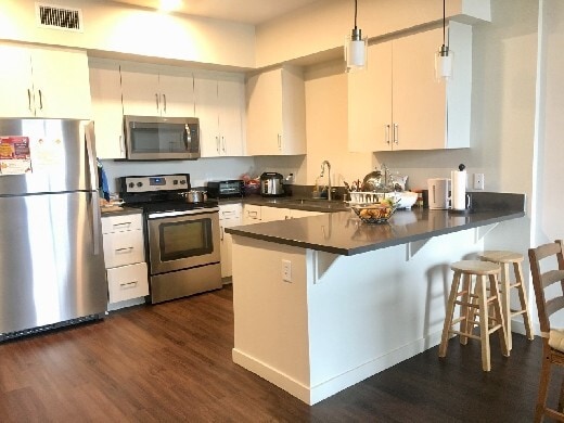 Building Photo - Room for Rent in desirable area