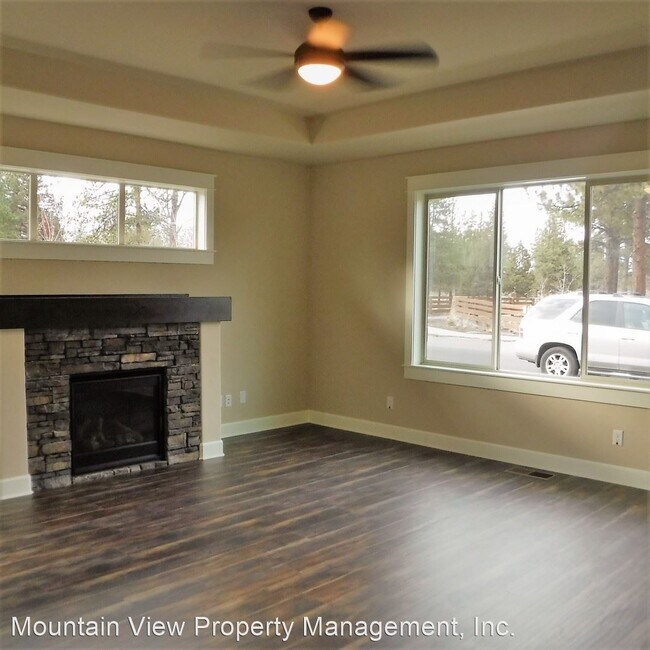 Building Photo - 3 br, 2.5 bath House - 20823 SE Gateway Drive