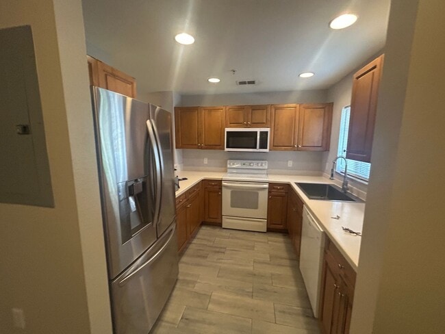 Foto del edificio - Coming Mid July 2/2.5 Townhome - Villages of Stoney Brook