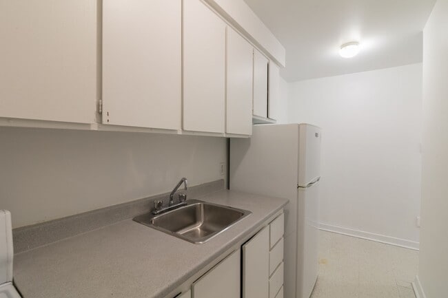 Building Photo - 3460 Rue Durocher