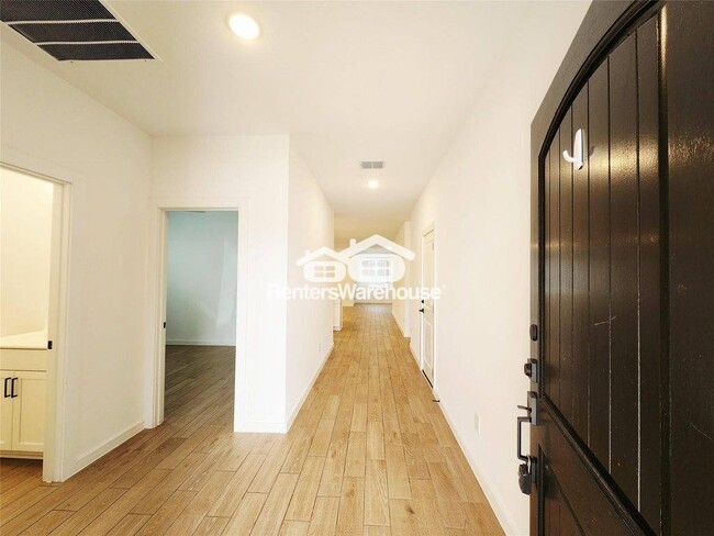 Building Photo - 8430 Bay Rdg Cir