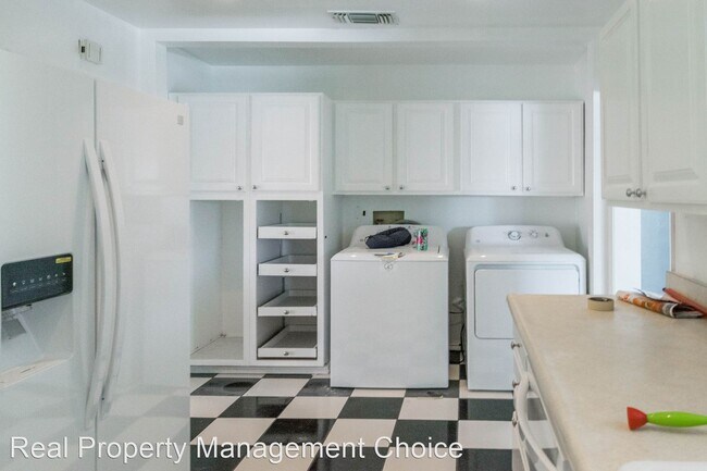 Building Photo - 3 br, 2 bath House - 2103 W 146th St