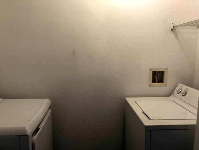 Foto del edificio - Room For Rent