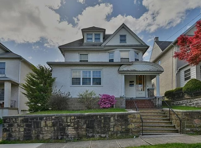 Building Photo - 2027 Prospect Ave