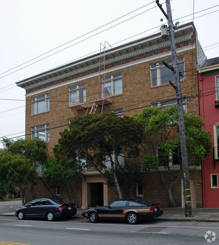 Building Photo - 2201 Lake St