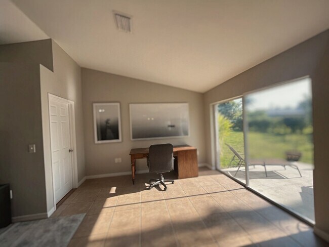 Espacio de oficina compartido. - 822 Nicholas Pky W