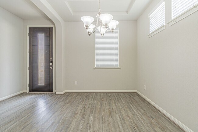 Foto del edificio - GORGEOUS 4BR 2.5 BATH WITH LOTS OF NEIGHBORHOOD AMENITIES! Available August 7th!