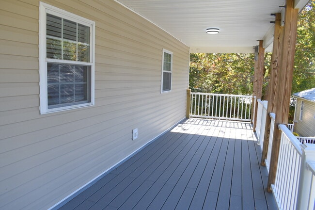 Building Photo - 2109 Wisteria Dr