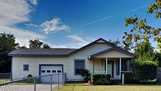 Foto del edificio - Welcome to this charming 3 bedroom, 1 bath...