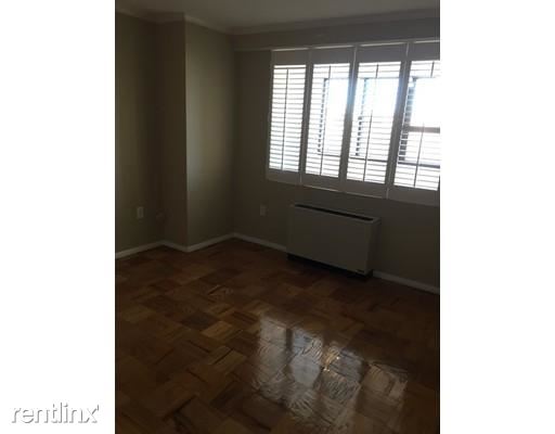 Building Photo - 8 Whittier Pl