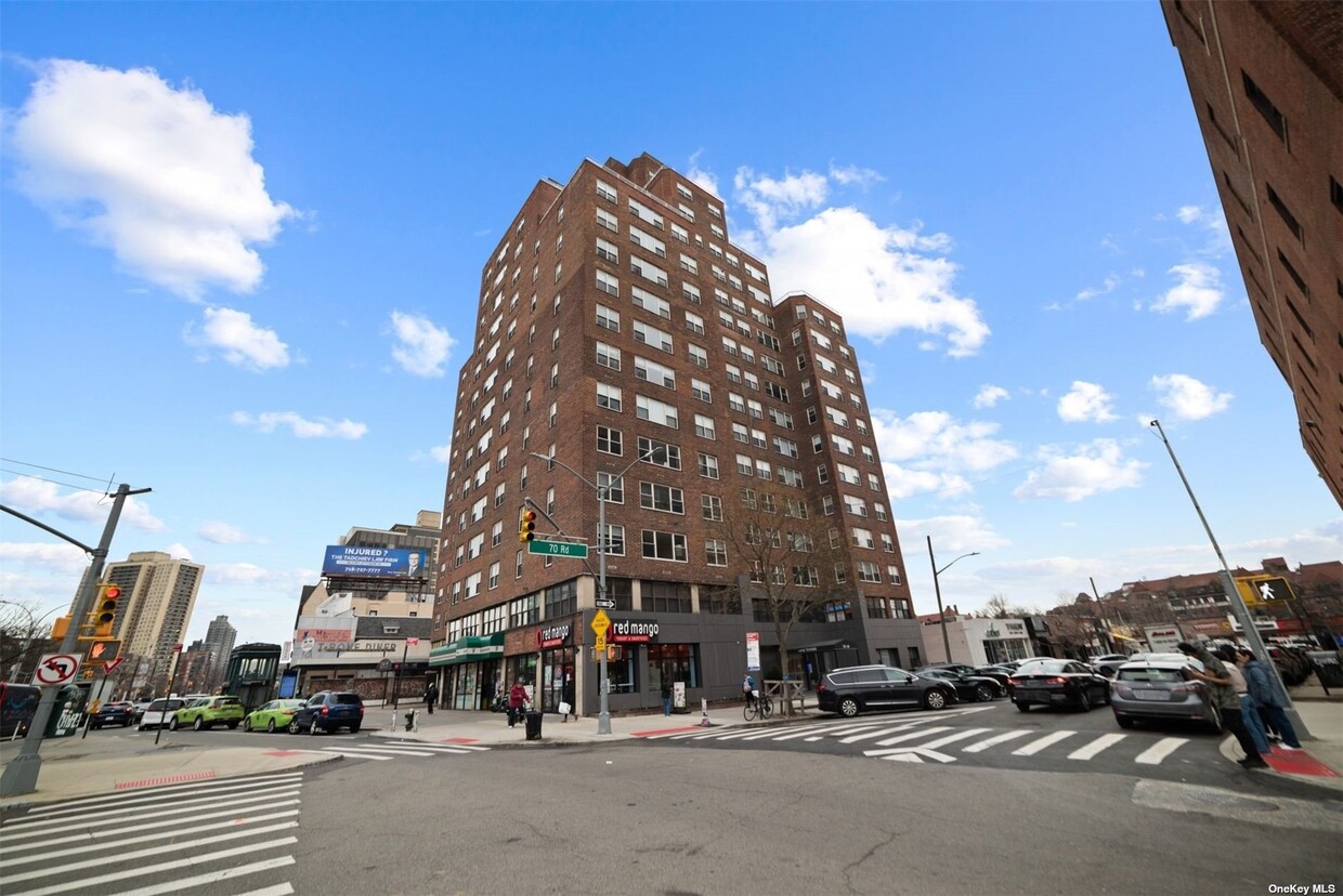 Foto principal - 107-40 Queens Blvd