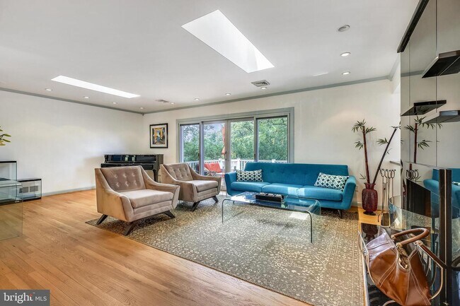 Foto del edificio - 3303 Shirley Ln