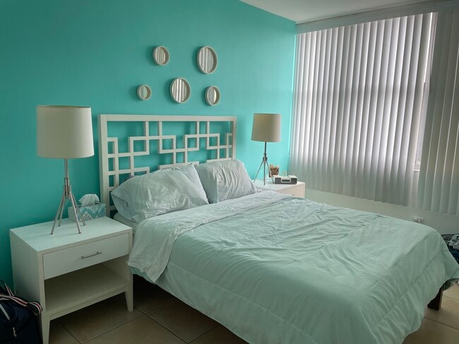 Dormitorio - 7441 Wayne Ave