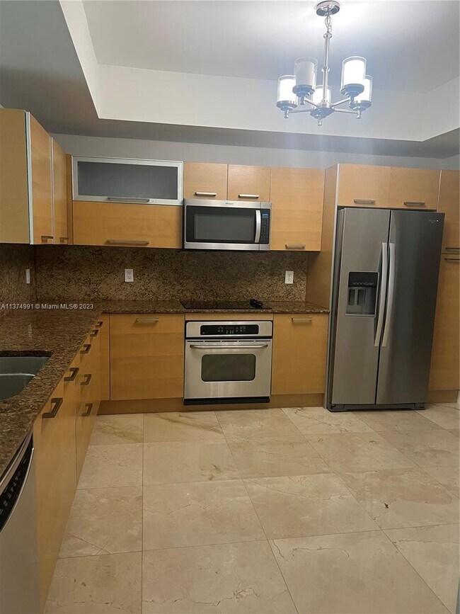 Foto del edificio - 3330 NE 190th St