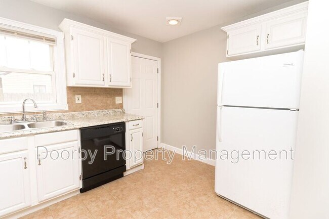 Building Photo - 604 S Cherokee St