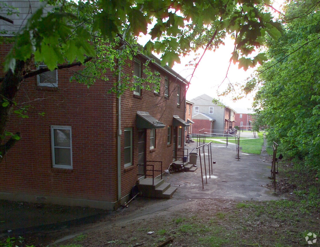 Building Photo - 2-107 Stonina Dr
