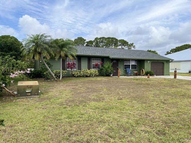 Building Photo - 1422 SE Arenson Ln