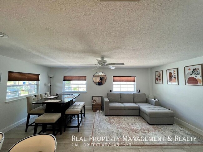 Foto del edificio - 2 BR / 1.5 BA Pool Home on Corner Lot In L...